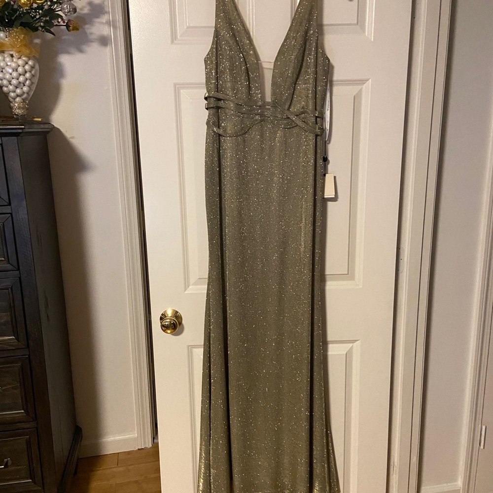 Dress - Picture 3 of 5